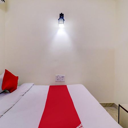 Hotel O Rs Hotels Near Pitampura Metro Дели Экстерьер фото